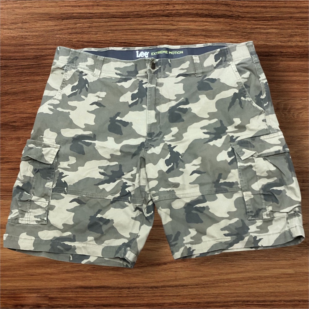 Lee Extreme Motion Mens Camo Cargo Shorts Green Camouflage Size 42 Gorpcore